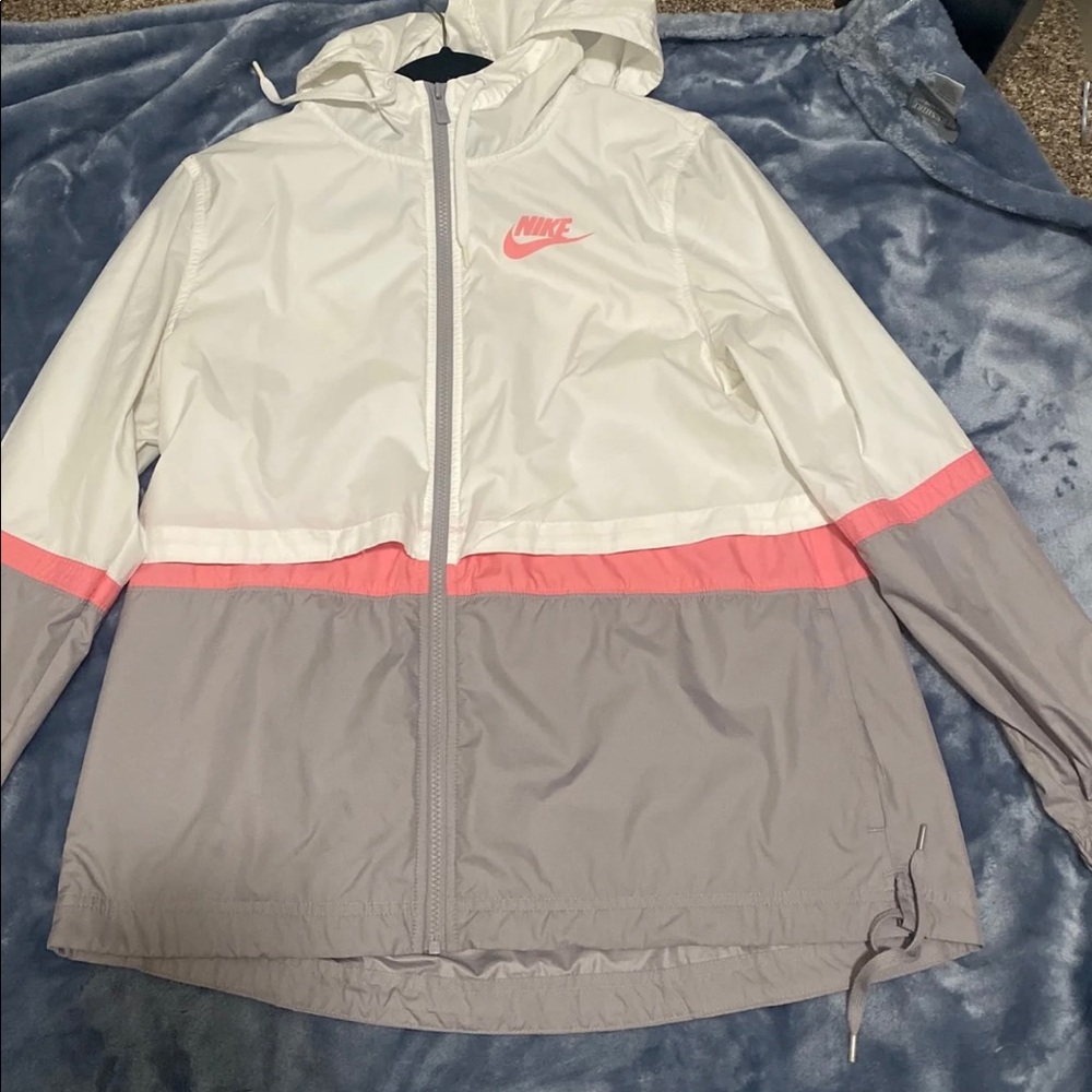 Nike windbreaker in good condition hardly used